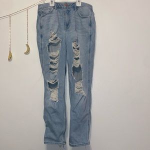 Hollister ripped ultra high-rise mom jean